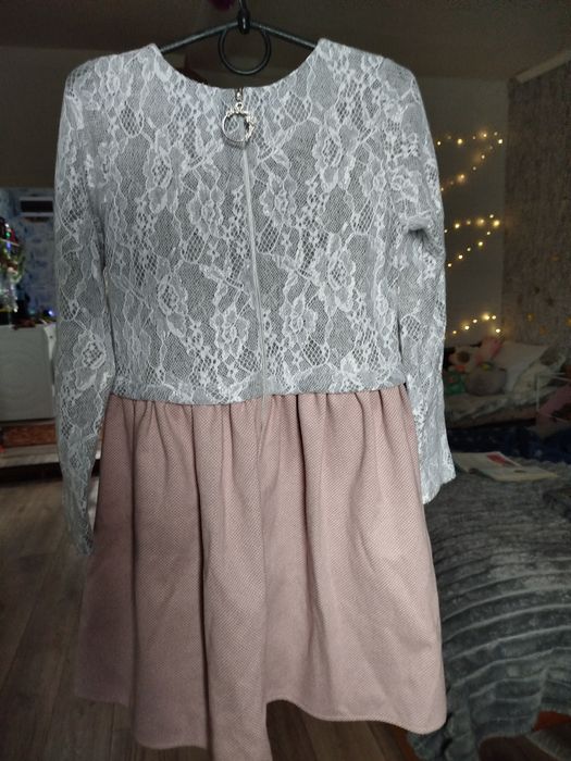 Гарна сукня на дівчинку