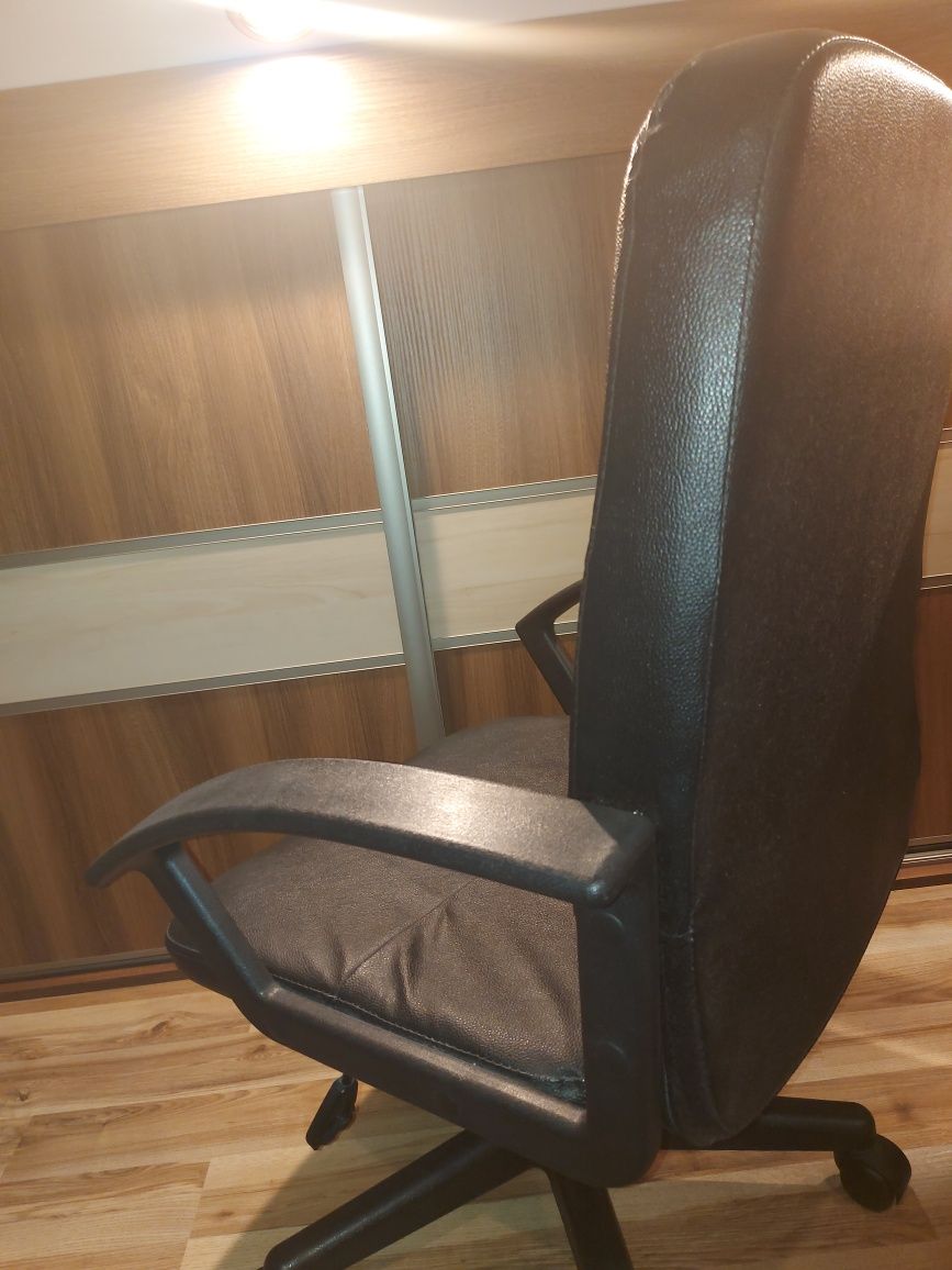 Skórzane krzesło obrotowe