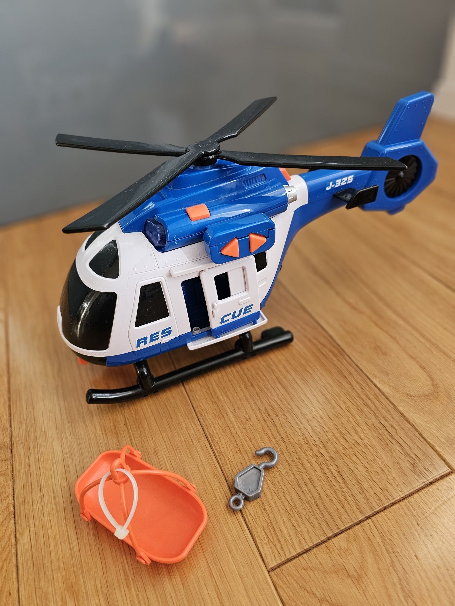 Duży niebieski helokopter