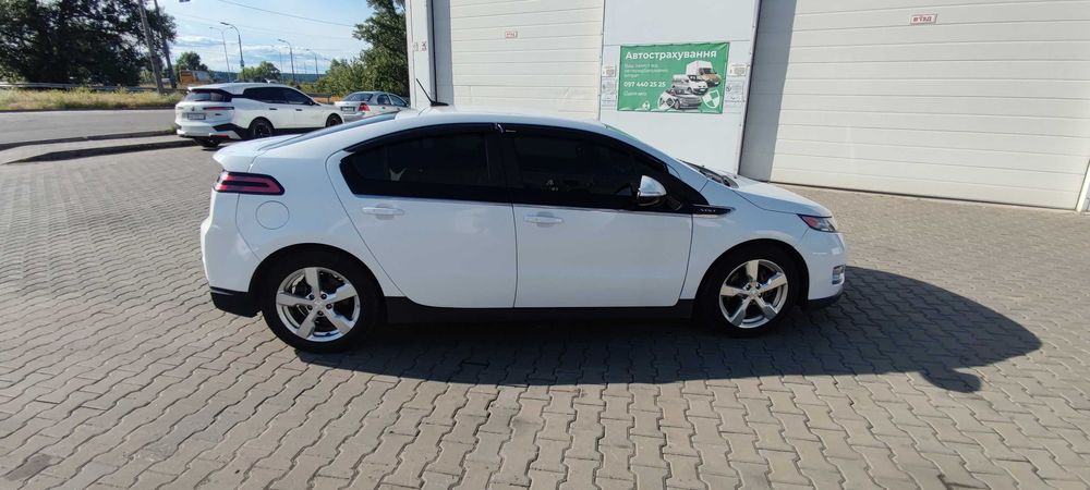 Продам Chevroet Volt 2013 года Плагин Гибрид отличное состояние.