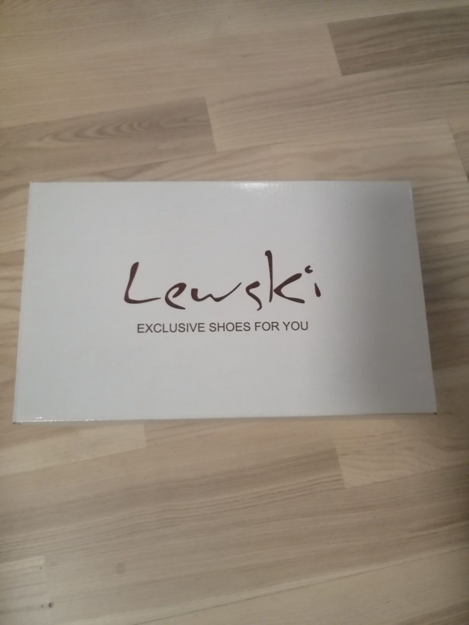 Nowe lakierowane szpilki R. 39