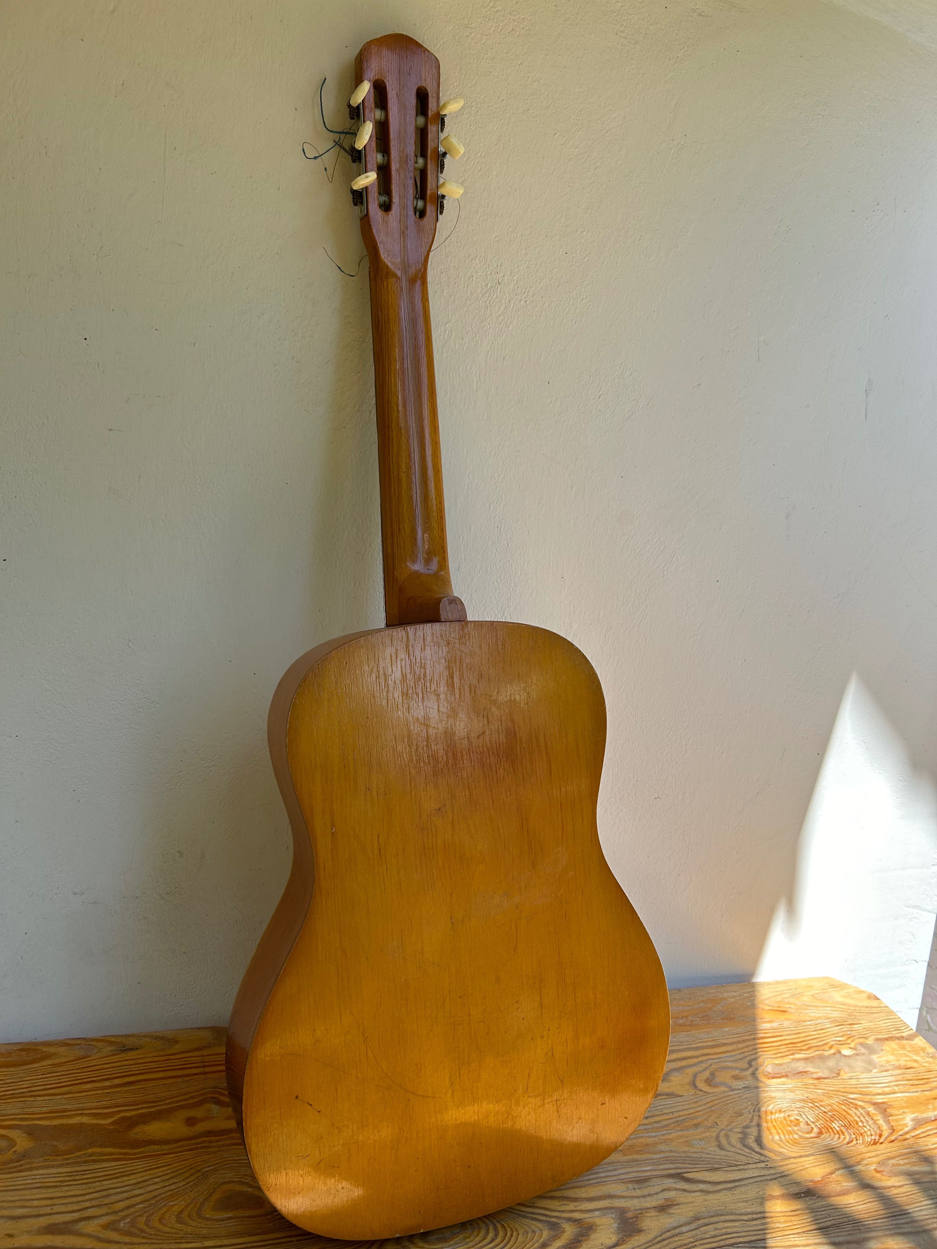 Gitara akustyczna lata 70