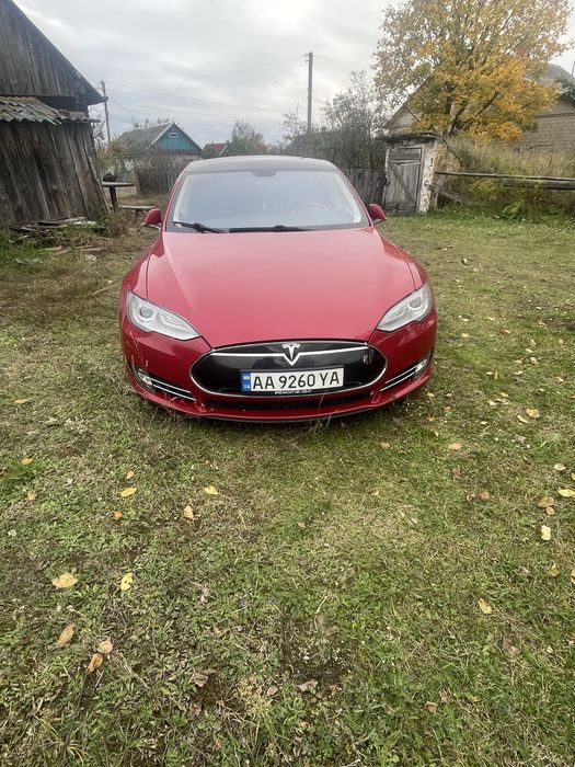 Продам машину Тесла
