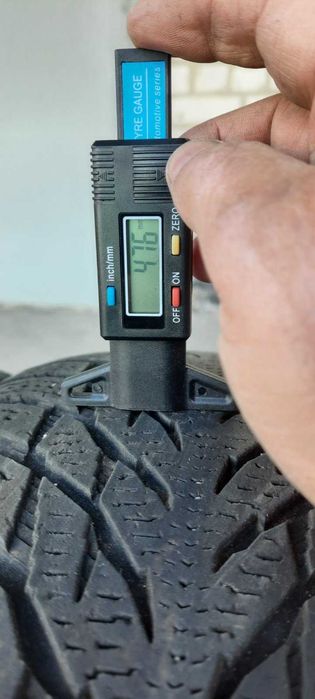 Nokian 215/60 R16 hakapelita