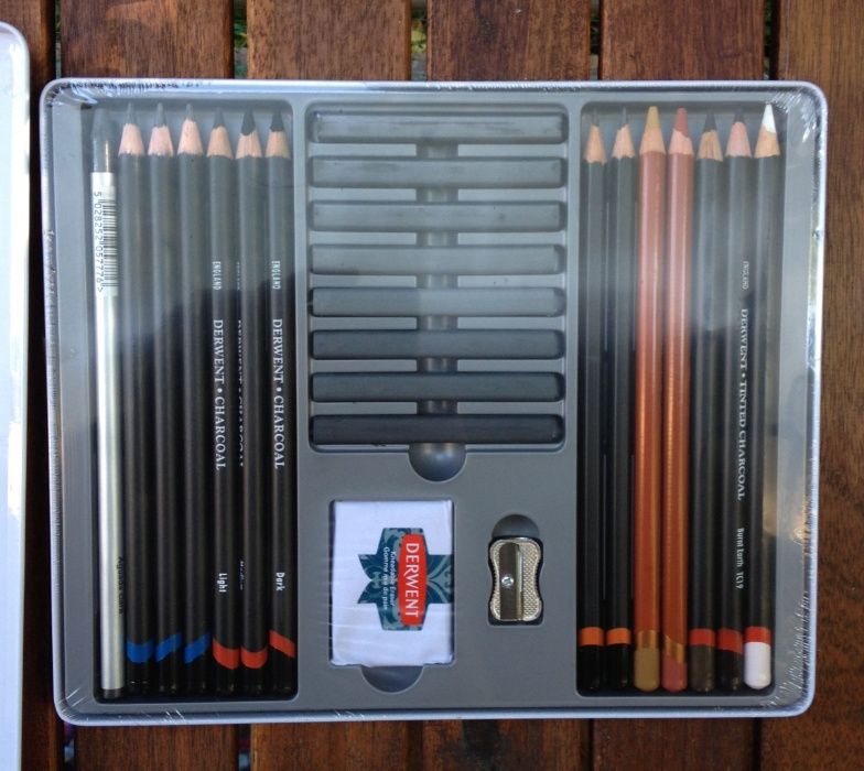 Набор Derwent Sketching Pencil Collection Tin of 24