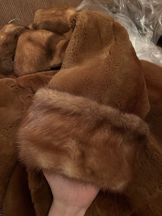 Продаємо шубу з натурального хутра бобра
