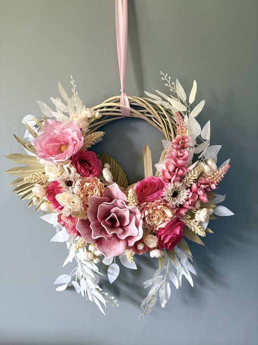 Wianek na drzwi ścianę z kwiatów sztucznych róż i krem hand made