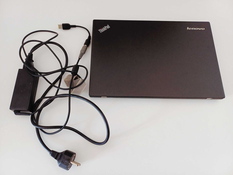 RESERVADO -OFEREÇO - Portátil Lenovo (a funcionar)