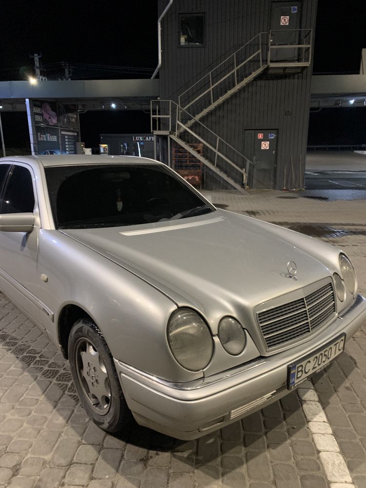 Mercedes-Benz e200 w210