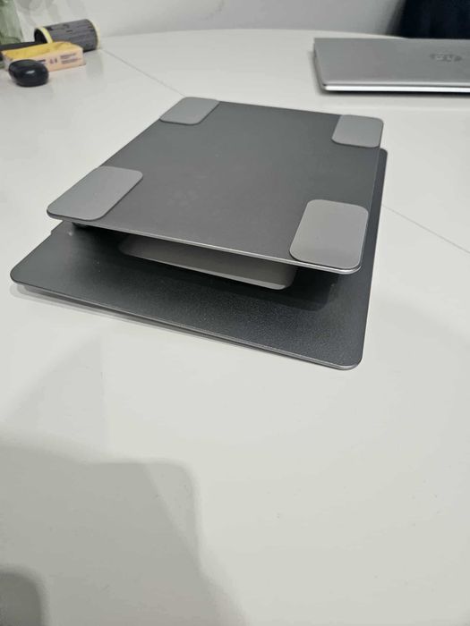 Podstawka pod laptopa regulowana