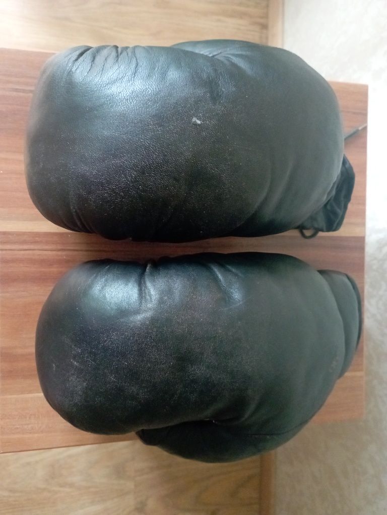 Продам боксерские перчатки натуральная кожа  СССР