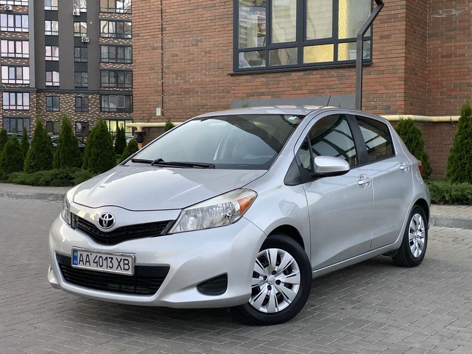 Toyota Yaris Простий Автомат