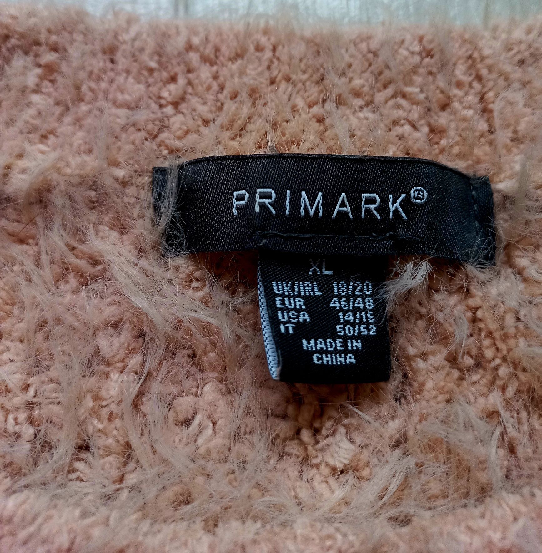 Светр від бренду Primark