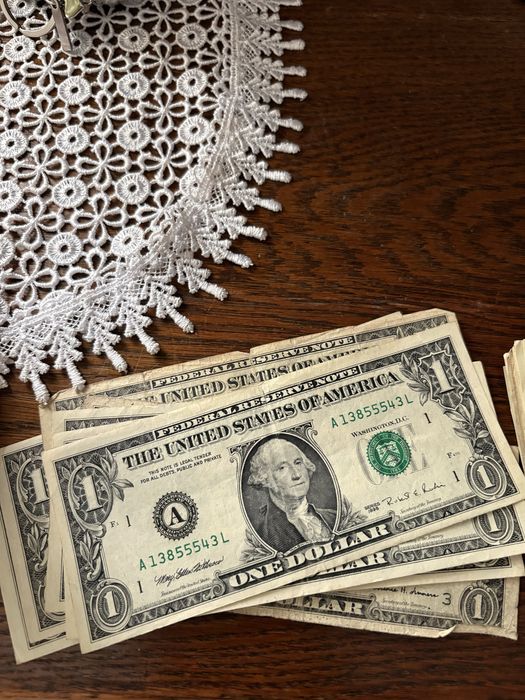 Banknoty 1 USD dolar, jedna sztuka 5 USD dolar