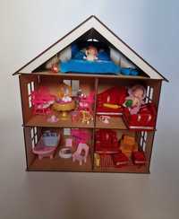 Кукольный домик с мебелью и куколками