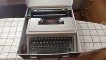 Máquina de Escrever OLIVETTI