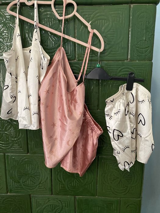 Комплект новий  44 S очень красивый