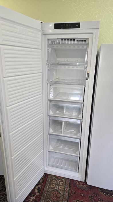 Морозильна камера 7 кошиків bauknecht, 2024р модель