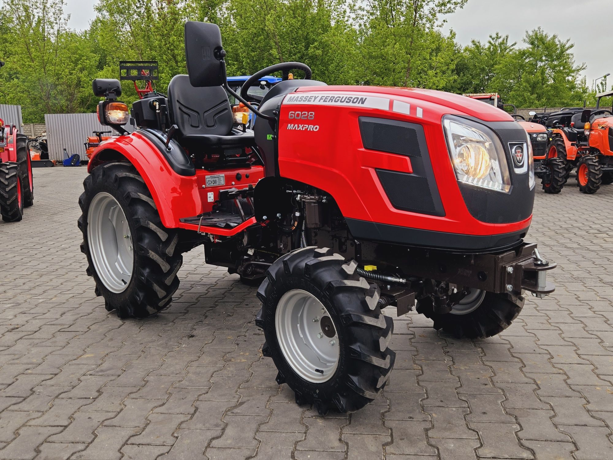 Nowy Traktorek Massey Ferguson 6028. Mini traktorek,ciagniczek traktor