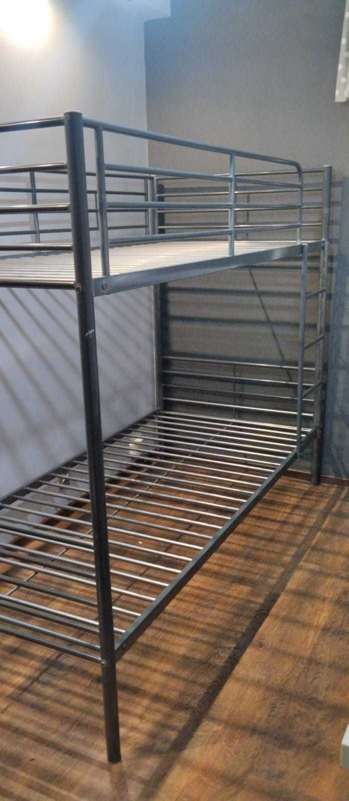 Łóżko piętrowe metalowe