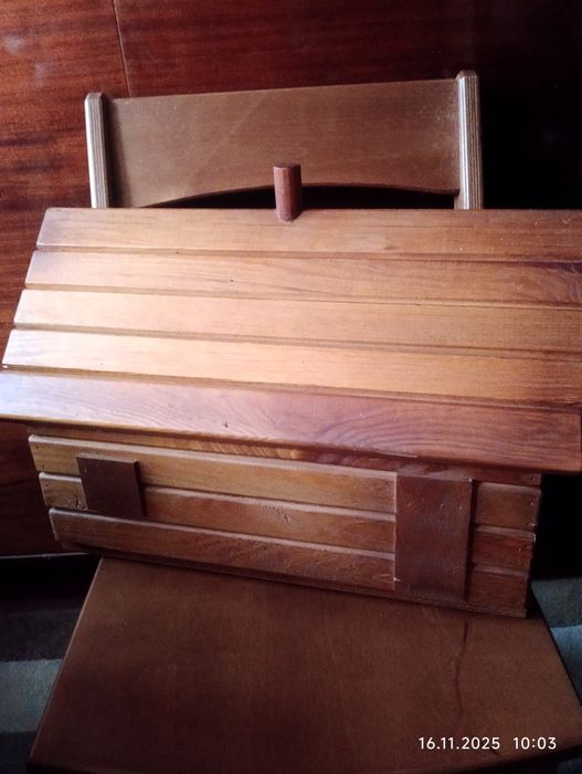 Хлібниця дерев'яна. Хатинка.