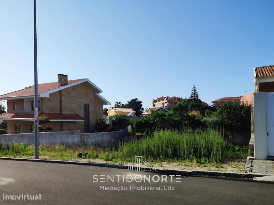 Terreno em Zona Nobre de Canelas