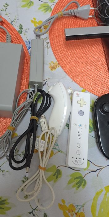 Wiiu desbloqueado em ótimo estado + acessórios