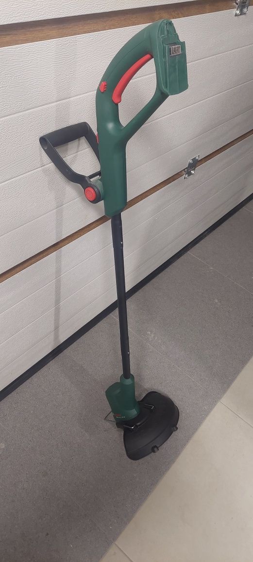 Podkaszarka akumulatorowa 26 cm EASYGRASSCUT 18V-26 BOSCH (korpus)
