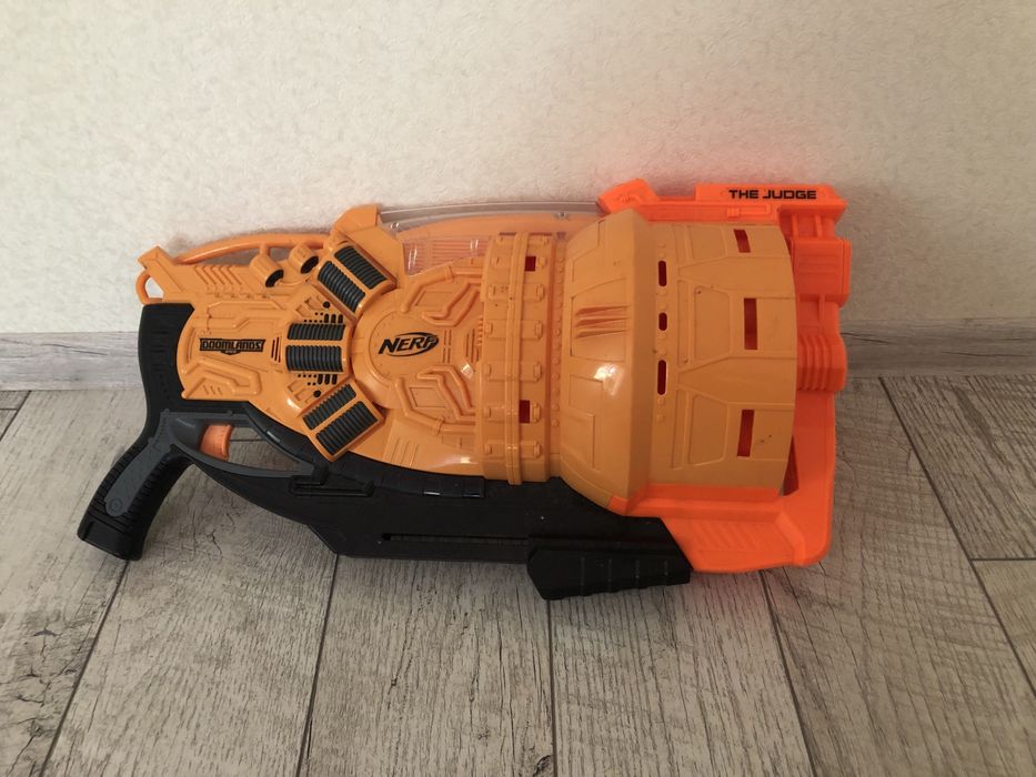 Дитясий автомат. 32 патрона. Лупить на ура