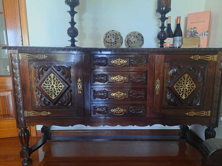 Mobília de sala de jantar, estilo renascença.