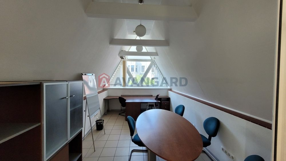 Продам в центре офисное помещение 92000$