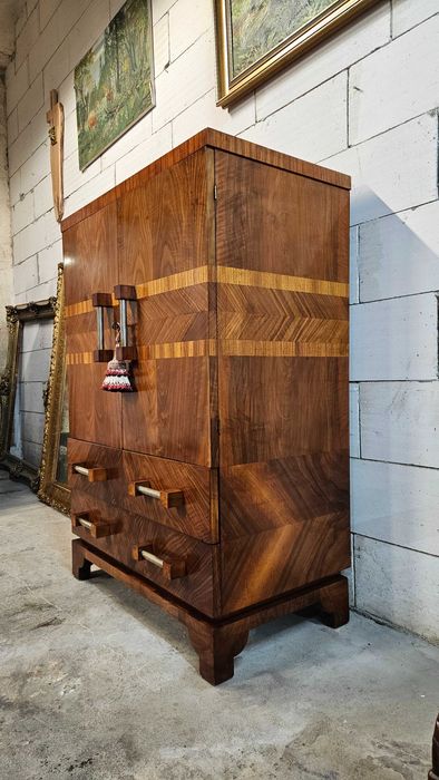 Stara podręczna szafka Komoda ART DECO ,,robi wrażenie,,