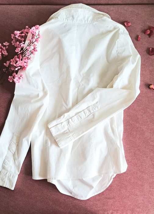 Koszula ciążowa biała – idealna na każdy trymestr!