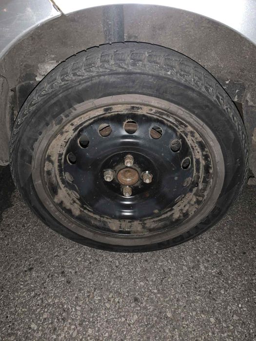 komplet 4 stalowych felg i kołpaków do toyoty yaris