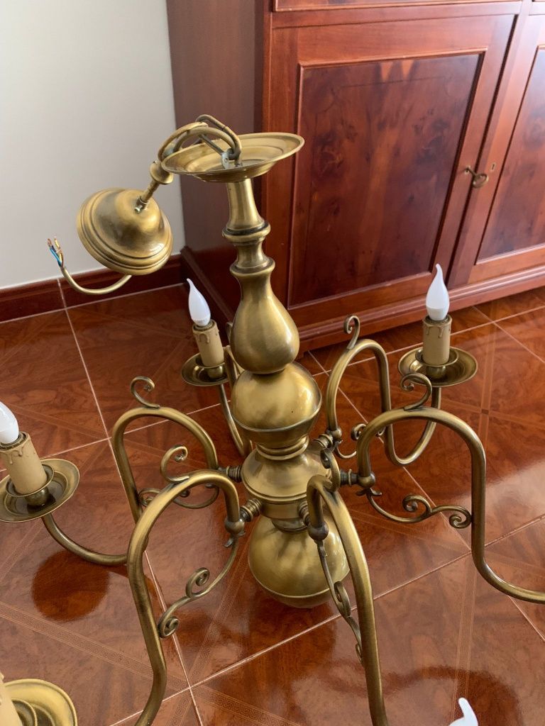 Candeeiro de teto suspenso, tipo lustre, em latão com 6 lâmpadas