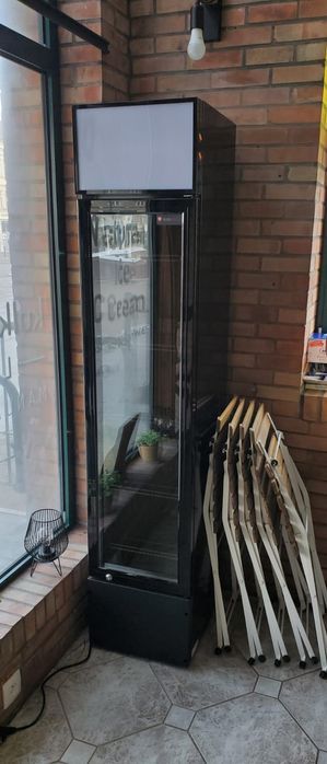 Szafa chłodniczą przeszkloną RQ216 160 l