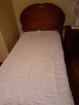 Coberta branca de cama de solteiro - como nova
