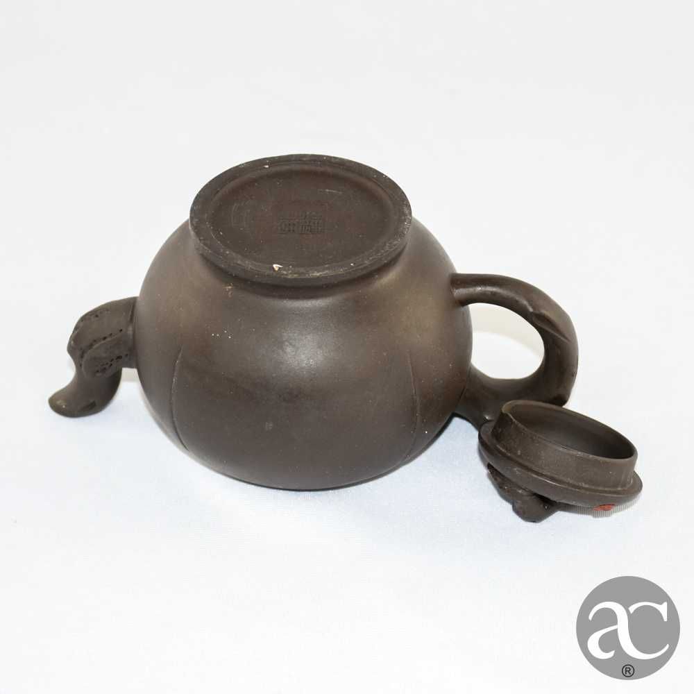 Bule Yixing em Terracota – China, feito à mão