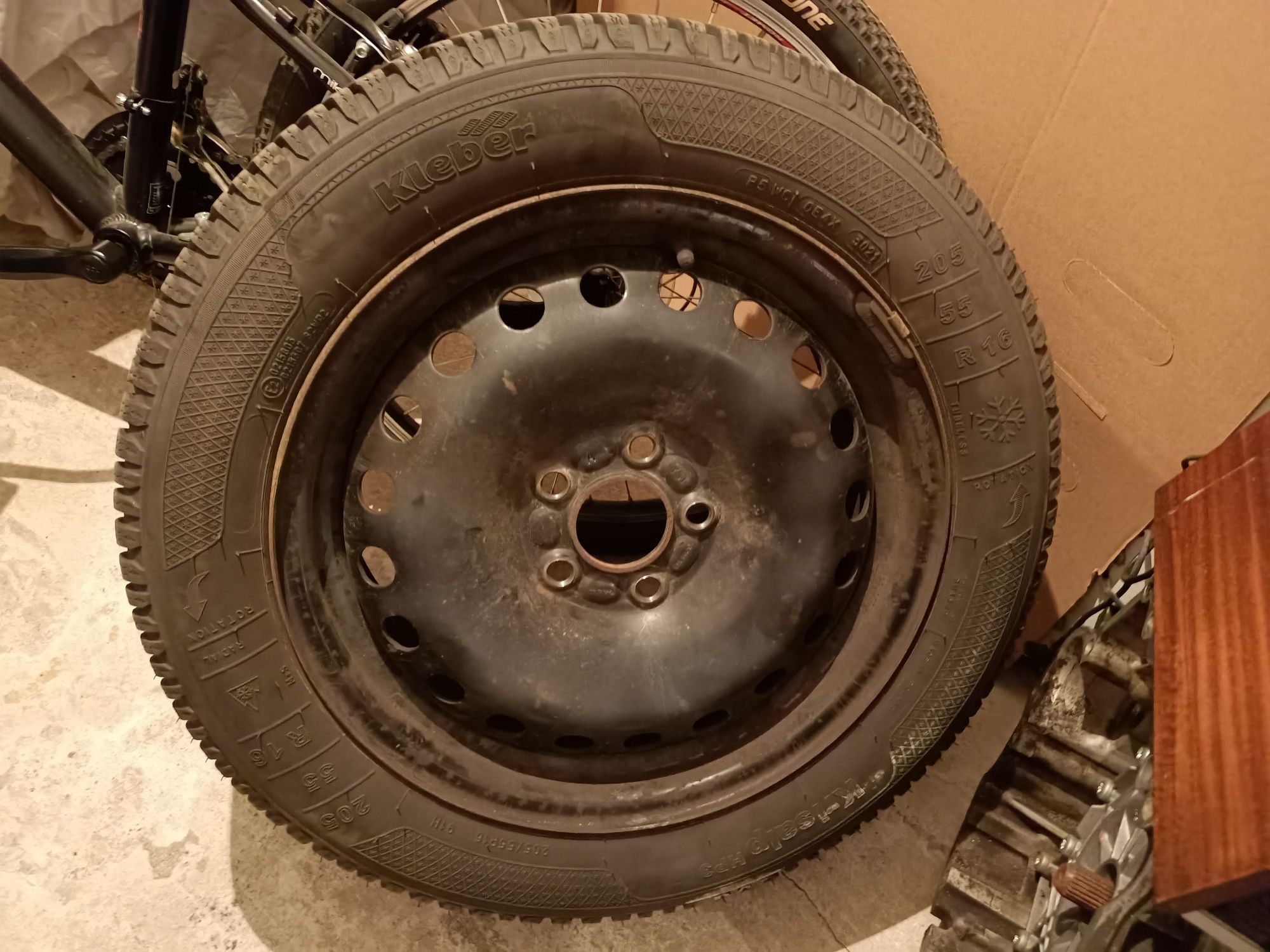 Koła 205/55 R16 felgi stalowe+opony zimowe 2021r.+kołpaki+nakretki