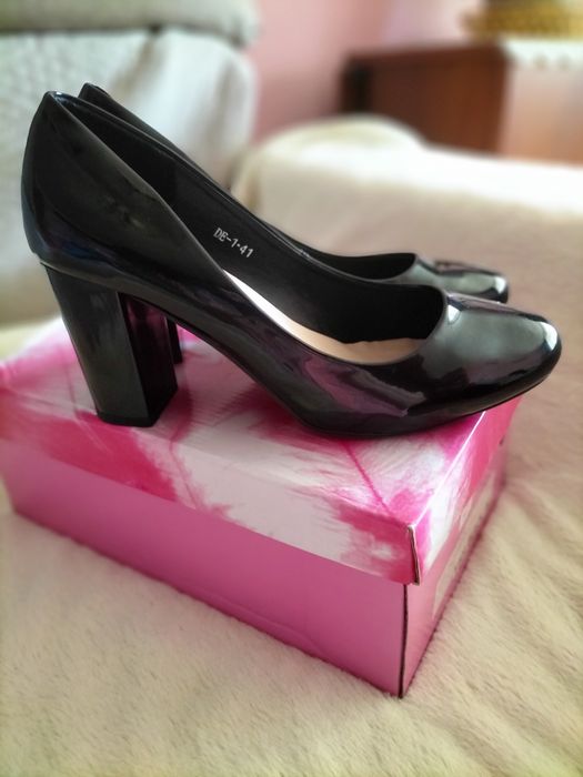 Туфлі лакові жіночі