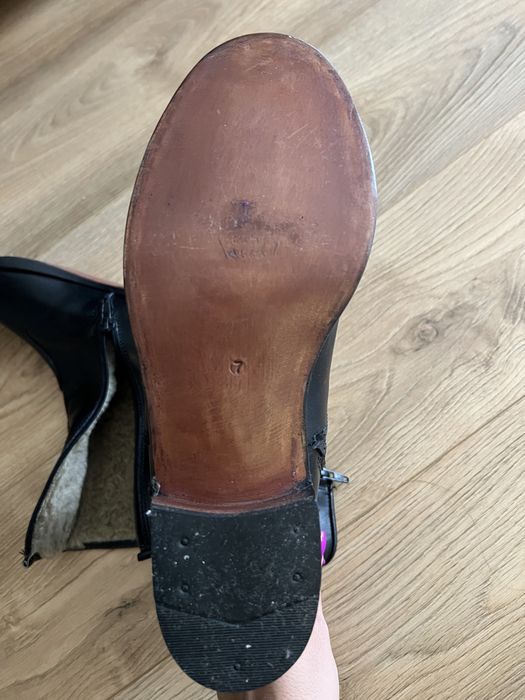 Botas de pele com interior forrado e sola