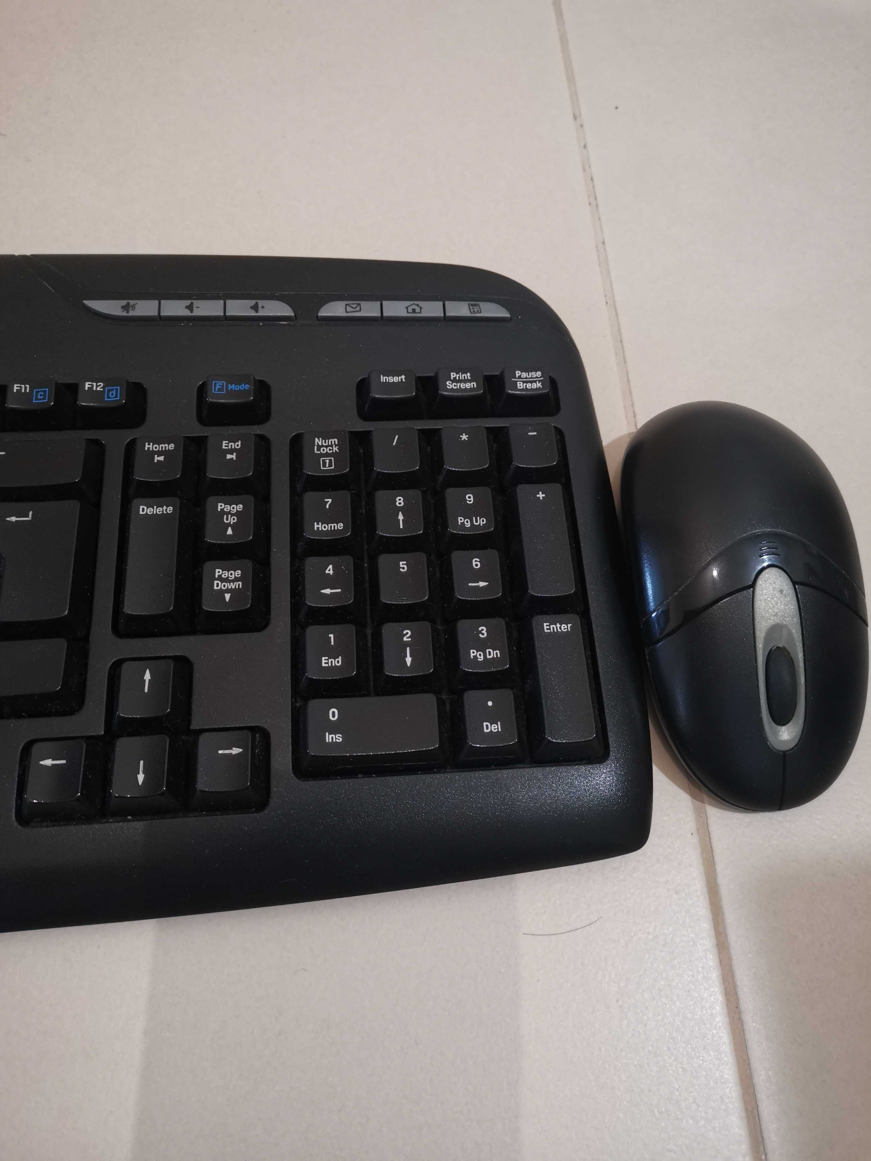 Klawiatura Logitech z myszą