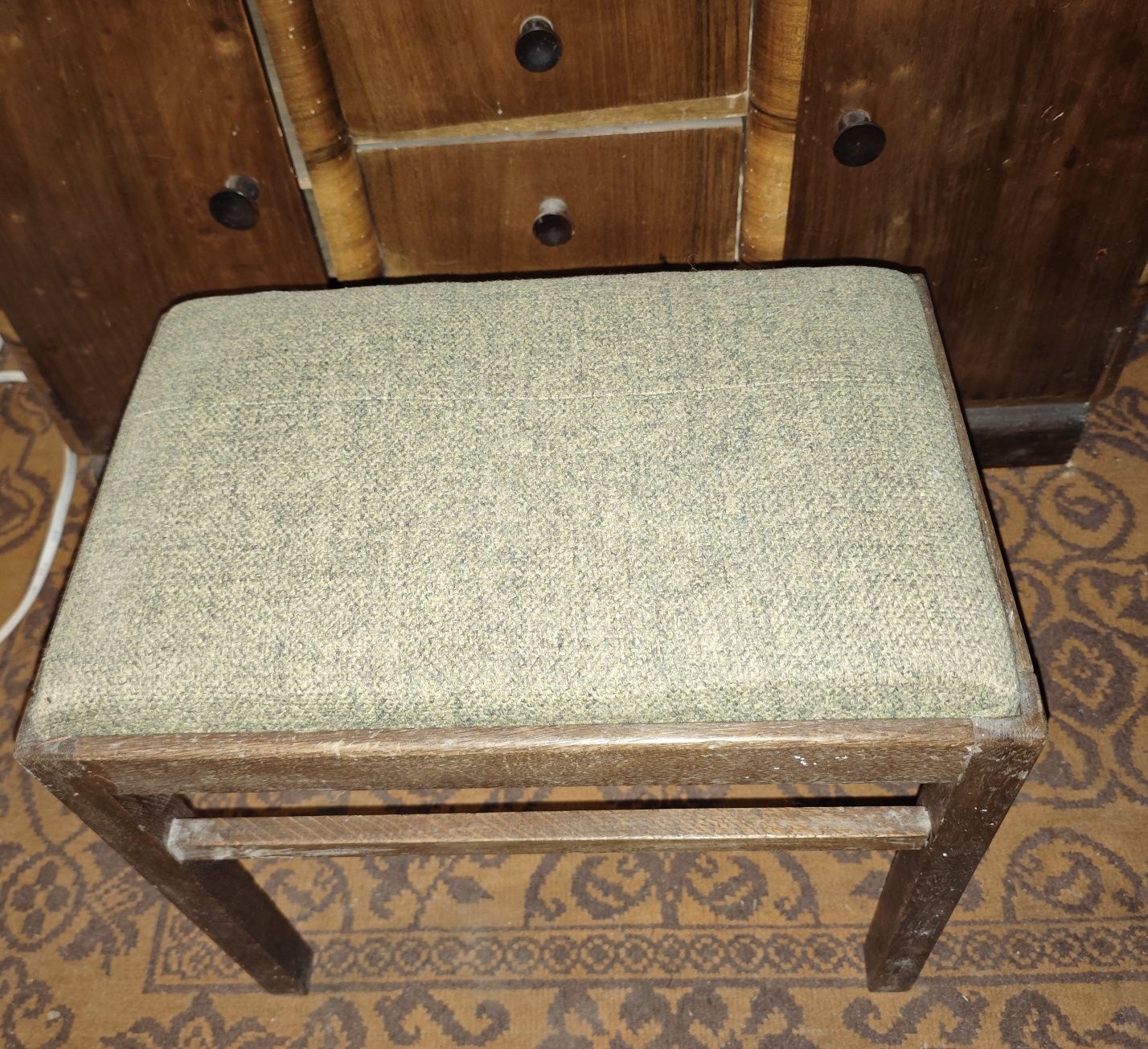 Toaletka, kosmetyczna trzy lustrowa z taboretem