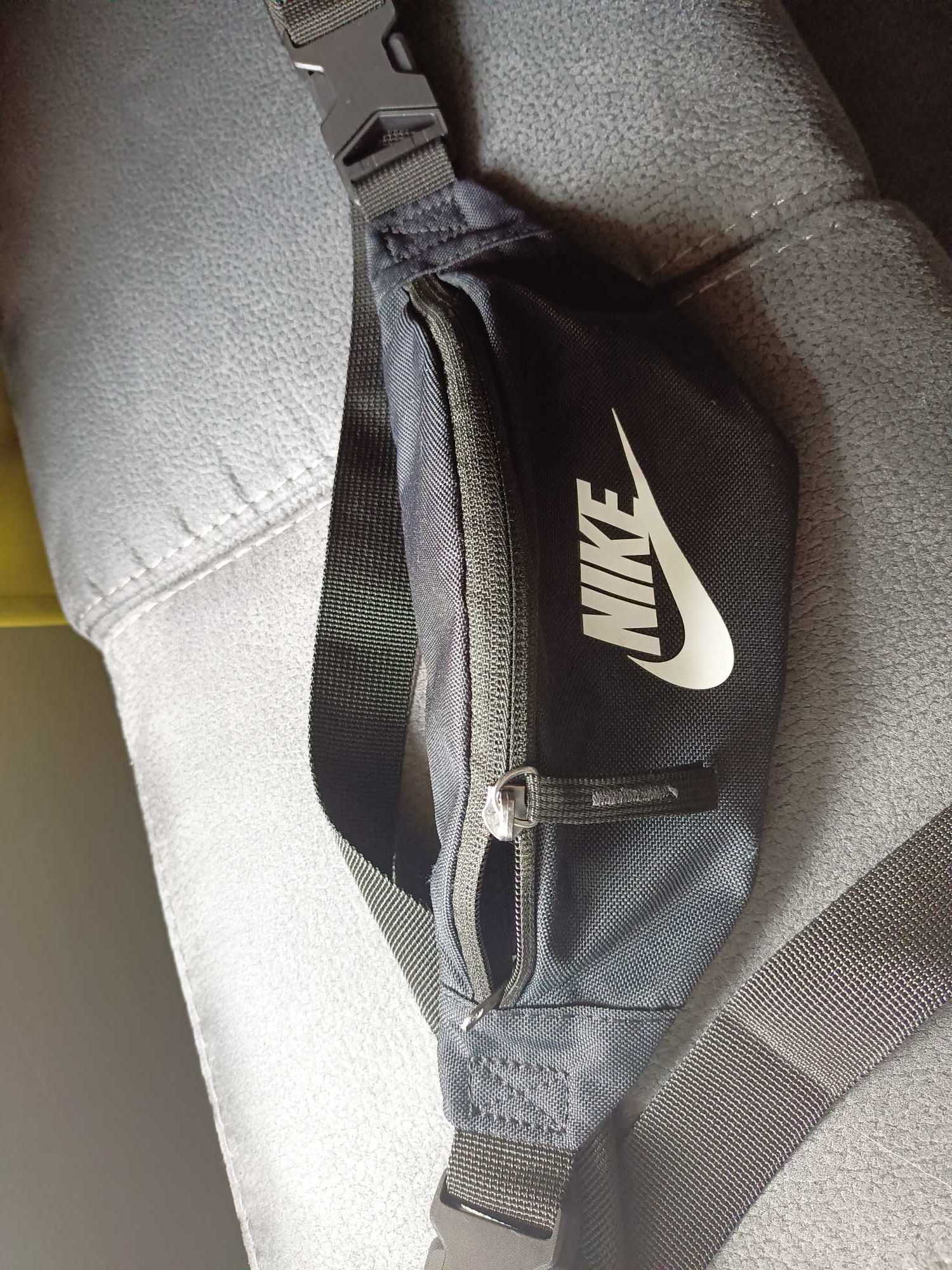 Bolsa cintura Nike preta