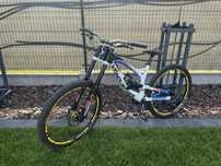 YT Industries Tues DH -rower downhill/full