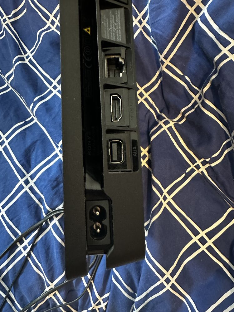 Konsola ps4 slim 500gb + 2 kontrolery + gry