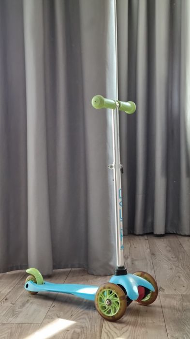 Hulajnoga 3 kołowa. Świecące kółka.