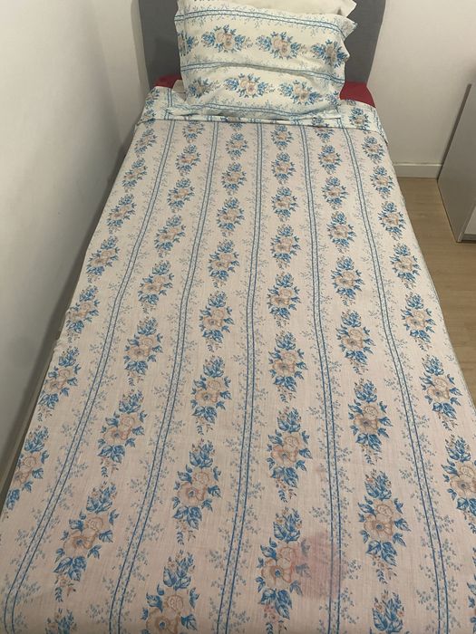 Cama solteiro com cabeceira e estrado