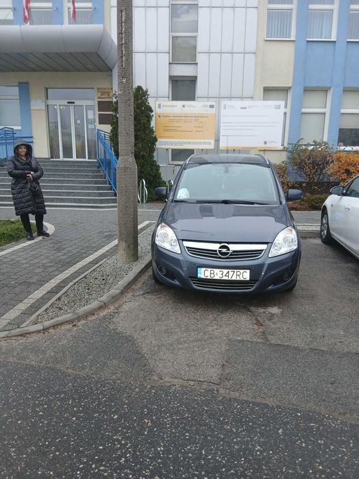 Opel zafira 2010 1.7 cdti