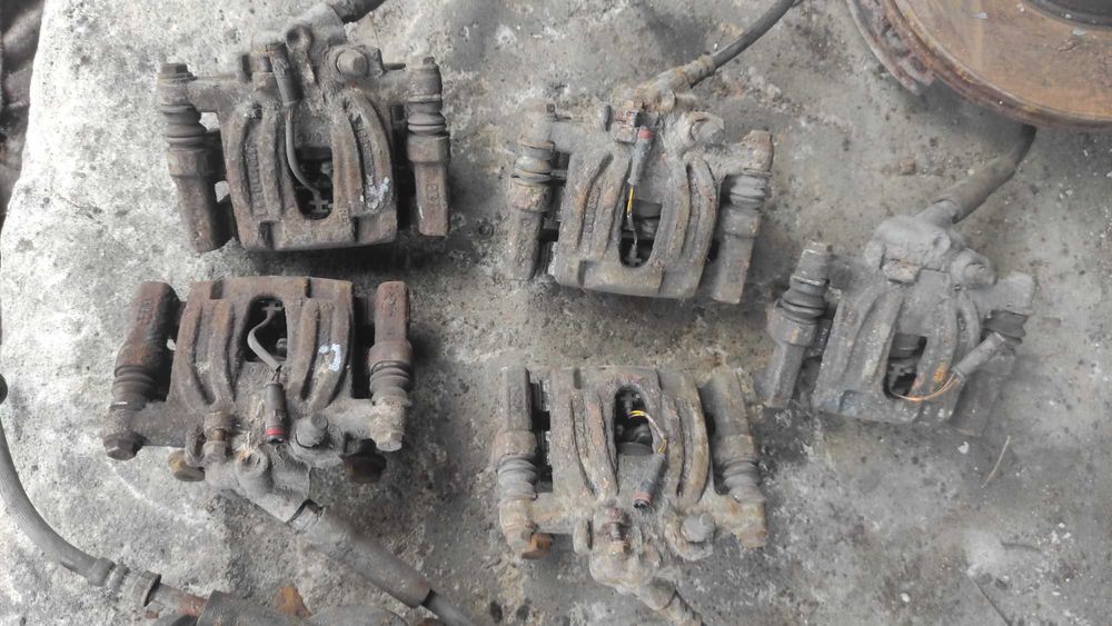 Супорт передній задній на Віто 639 Віано